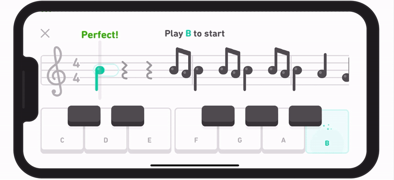 GIF de uma lição de música em uma tela de iPhone. Ela mostra um exercício de tocar as notas da partitura em um teclado de piano.