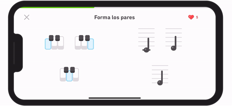 Animación de una lección de música en la app. Muestra un ejercicio en el que el usuario debe arrastrar una nota a la posición correcta en el pentagrama.