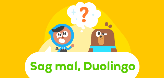 Abbildung von Sari und Falstaff als kleine Kinder, die beide auf einer Sprechblase sitzen, in der „Sag mal, Duolingo“ steht. Zwischen ihnen schwebt eine Gedankenblase mit einem Fragezeichen darin.