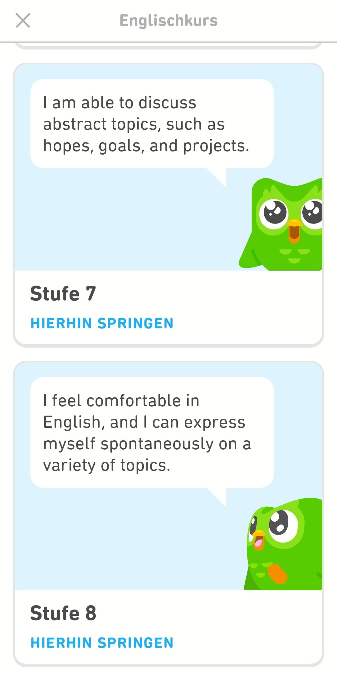 Screenshot weiterer Infoboxen zu Stufen des Englischkurses für Deutschsprachige: Stufe 7 („I am able to discuss abstract topics, such as hopes, goals, and projects.“) und Stufe 8 („I feel comfortable in English, and I can express myself spontaneously on a variety of topics.“)