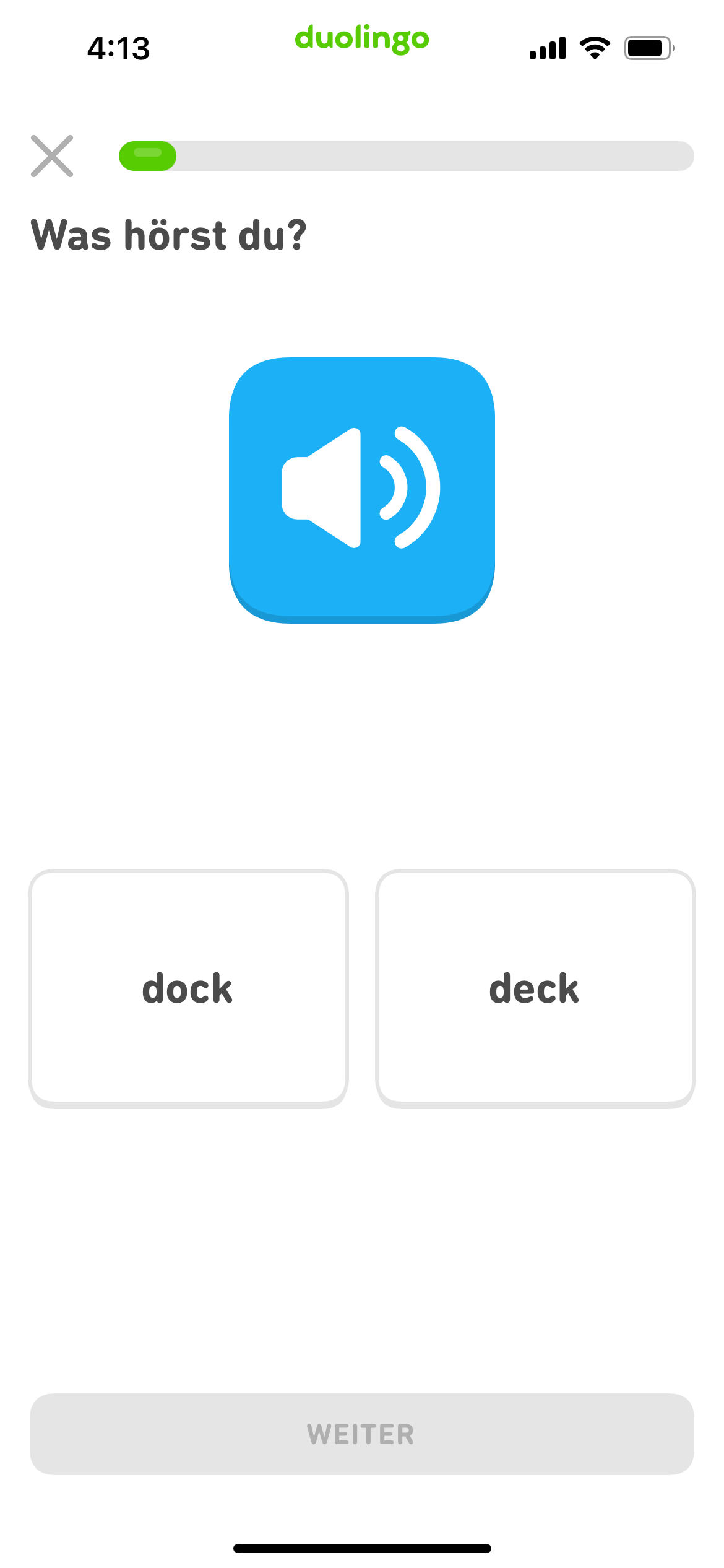 Screenshot einer Hörübung mit einem Lautsprecher-Symbol in der Mitte und den Wörtern „dock“ und „deck“ darunter.