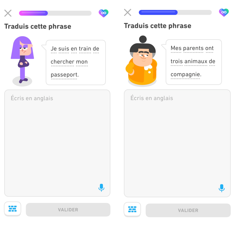 Captures d’écran de deux exercices. Sur la capture d’écran de gauche, on peut lire la consigne « Traduis cette phrase ». En dessous, un personnage de Duolingo prononce la phrase « Je suis en train de chercher mon passeport. » Un grand champ de texte est affiché, et on peut y voir une icône de micro dans le coin inférieur droit. Sur la capture d’écran de droite, on peut lire la même consigne, mais le personnage en dessous prononce la phrase « Mes parents ont trois animaux de compagnie. » Cet exercice comporte également un grand champ de texte, ainsi qu’une icône de micro dans le coin inférieur droit.