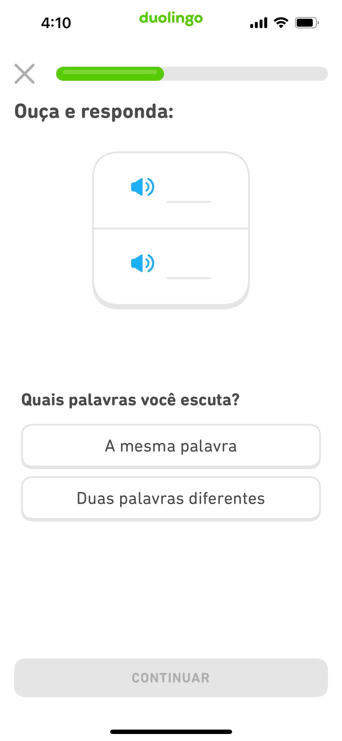 Captura de tela de um exercício com dois botões de alto-falante seguidos de uma questão que pergunta se os dois áudios eram da mesma palavra ou de palavras diferentes.