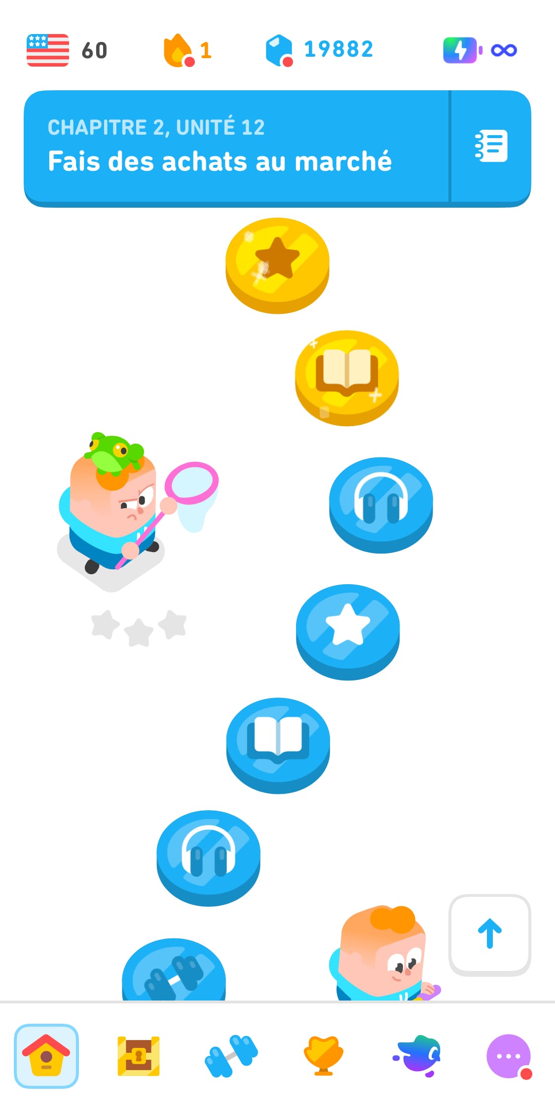 Capture d’écran du cours d’anglais de Duolingo. L’utilisateur a déjà terminé tous les niveaux apparaissant à l’écran. Les deux niveaux en haut de l’écran sont dorés et représentent des Niveaux Légendaires terminés.