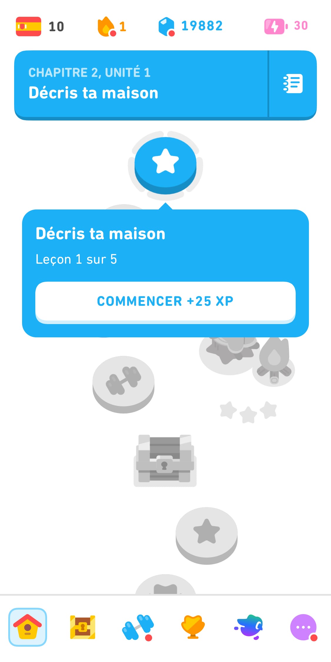 Capture d’écran du cours d’anglais de Duolingo. L’utilisateur a appuyé sur un niveau du parcours. Le nom du niveau et le numéro de la leçon sont indiqués. L’utilisateur peut appuyer sur « Commencer +25 XP » pour débuter une leçon.