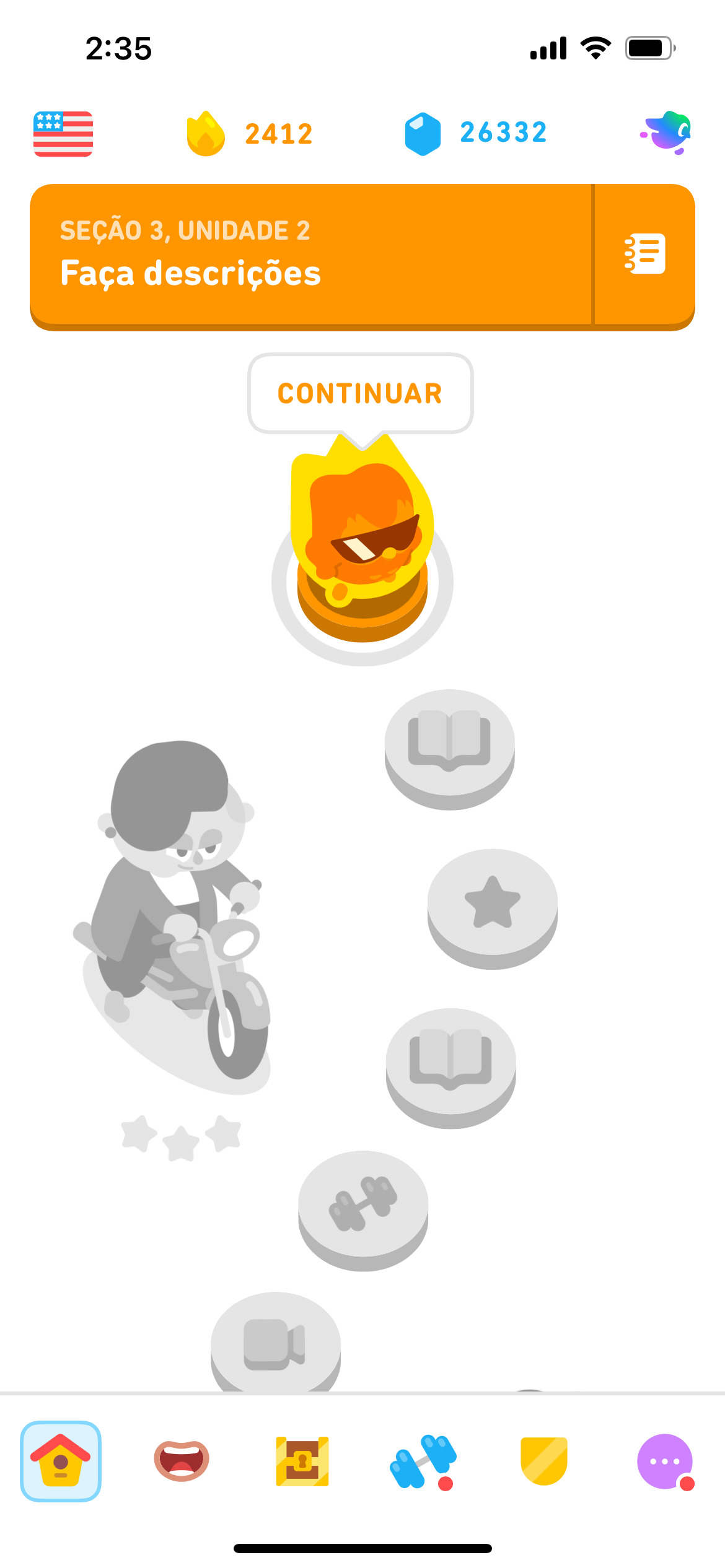 Captura de tela da trilha de aprendizado do Duolingo mostrando vários tipos de lições em uma das unidades do curso de inglês.