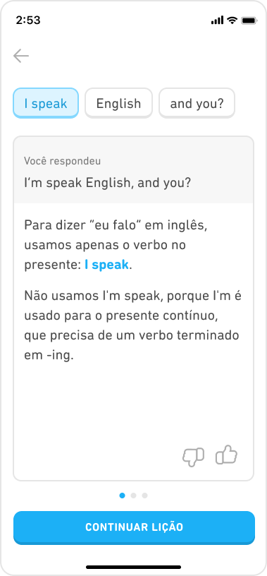 A explicação da resposta inclui a resposta correta, 'I speak English, and you?', assim como a resposta incorreta da pessoa, 'I’m speak English, and you?'. Também há uma explicação, 'Para dizer eu falo em inglês, usamos apenas o verbo no presente, I speak. Não usamos I’m speak, porque I’m é usado para o presente contínuo, que precisa de um verbo terminado em -ing'.