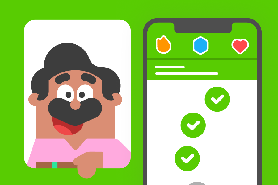 Oscar lacht aufgeregt, neben ihm befindet sich ein Screenshot mit dem Duolingo-Lernpfad.