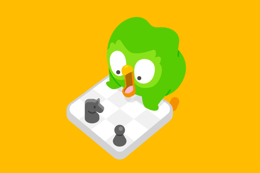 Ilustração do Duo, a coruja, em um tabuleiro de xadrez. O Duo está boquiaberto e com os olhos esbugalhados.