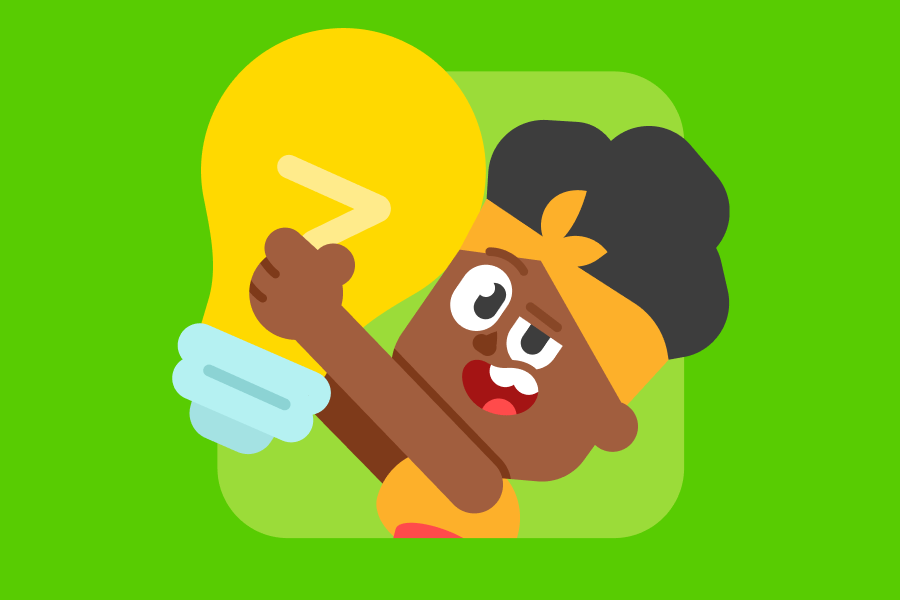 Béa tient dans les bras une ampoule géante