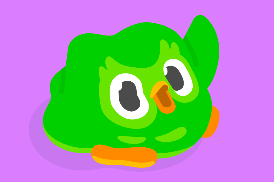 Ilustração do Duo, a coruja, ligeiramente derretido no chão e fazendo uma careta engraçada.